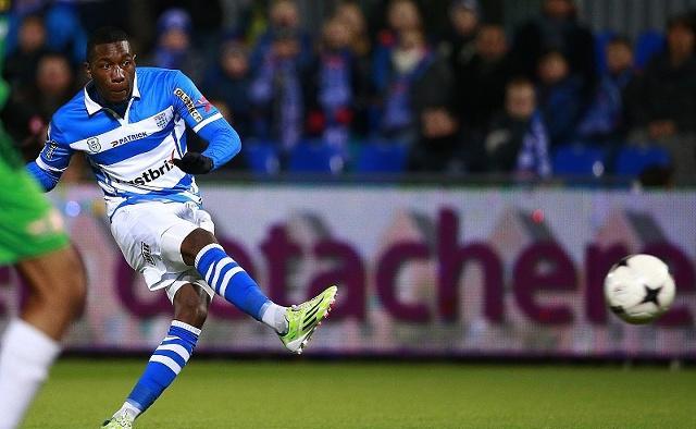 他正處於職 他正處於職