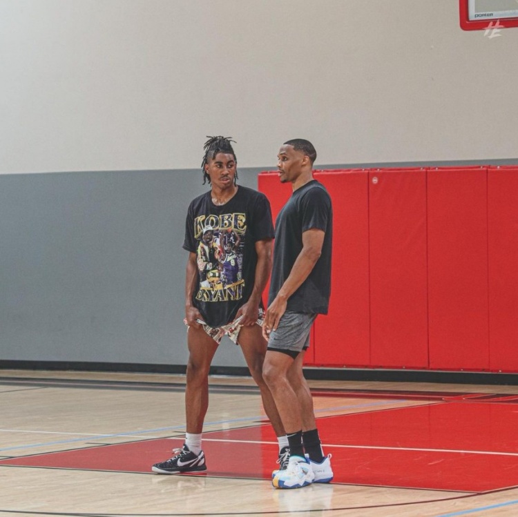 手博弈里 手博弈里